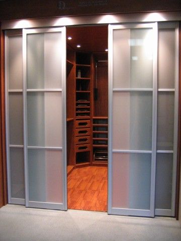 Portes de séparation de pièces sans rail au sol