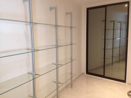 Bibliothèque avec étagères en verre à Aix en Provence PRODUIT INDISPONIBLE