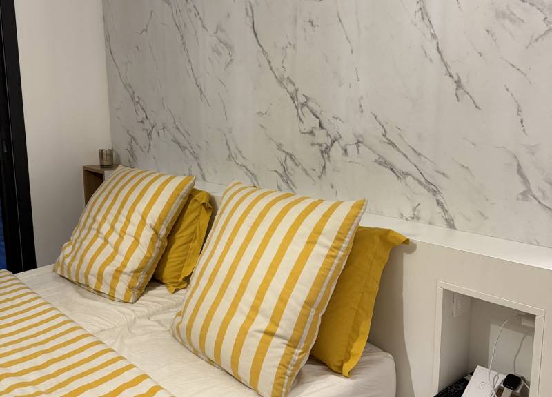 Tête de Lit avec habillage mural effet Marbre à Salon-de-Provence