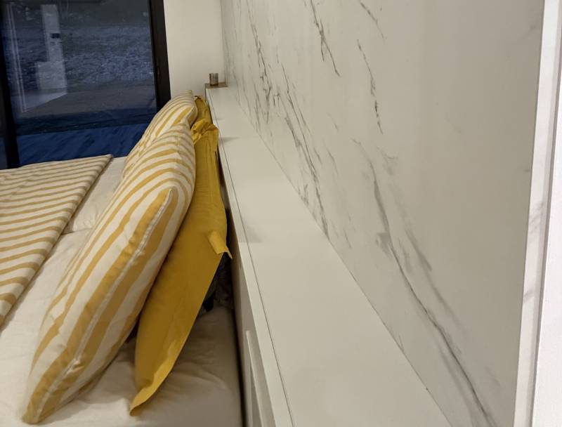 Tête de Lit avec habillage mural effet Marbre à Salon-de-Provence