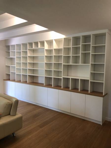 Bibliothèque bicolore à Gardanne